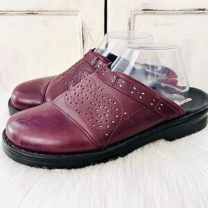 Clarks Patty Renata Burgundy-Purple Laser Cut Comfort Slip on Clogs Mules 9.5W